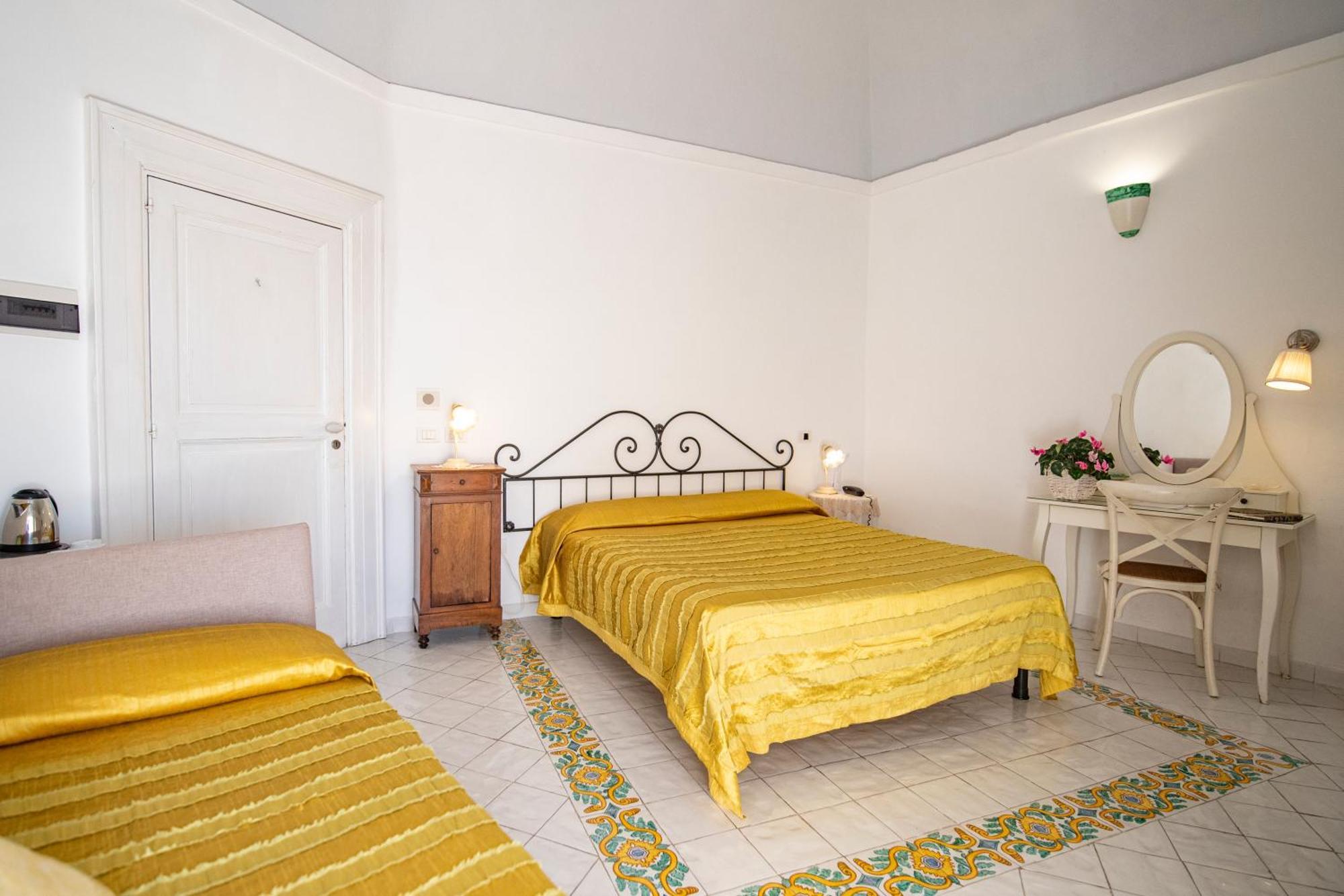 Hotel La Casa Sul Mare Procida Exterior photo