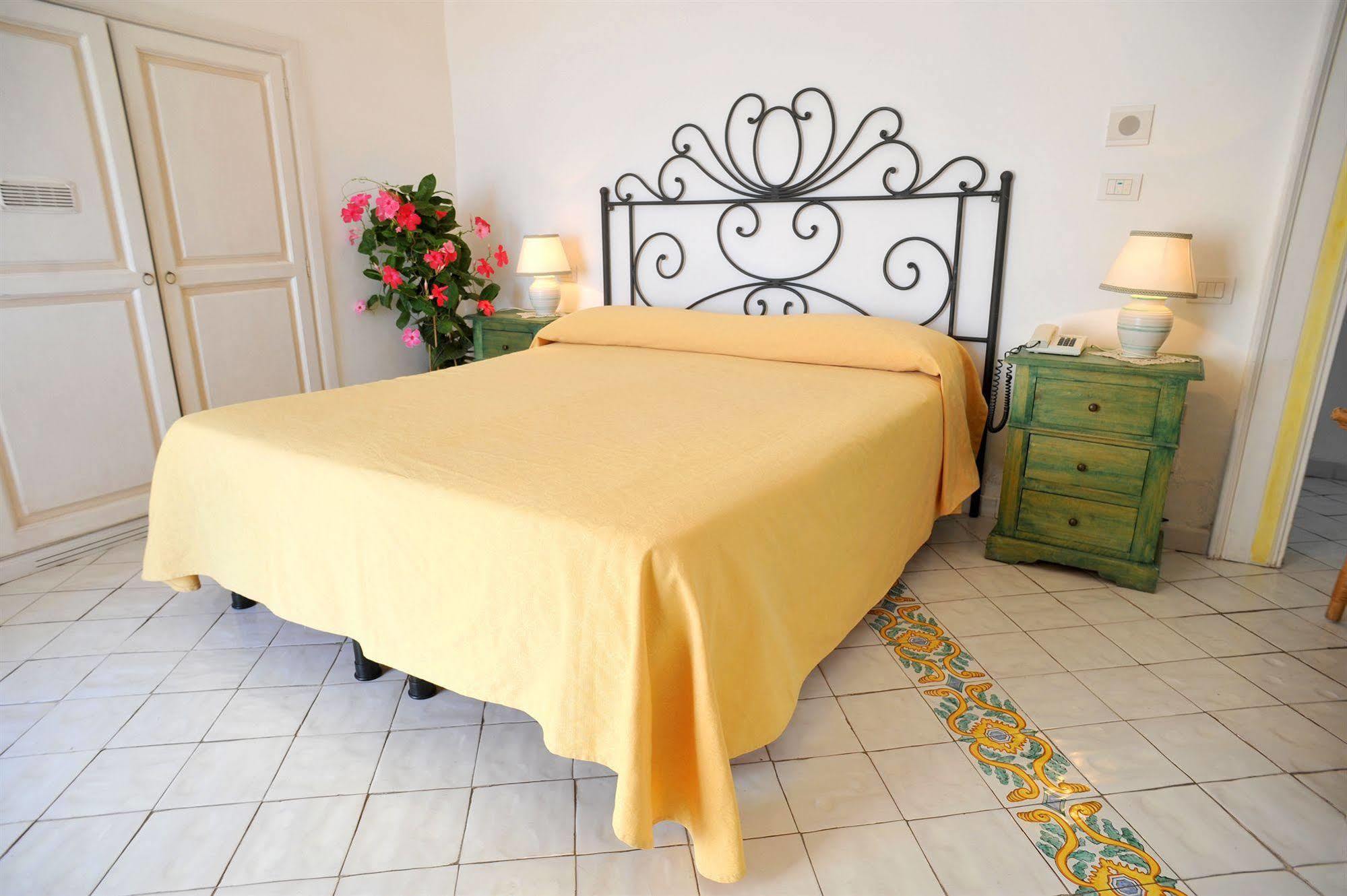 Hotel La Casa Sul Mare Procida Exterior photo